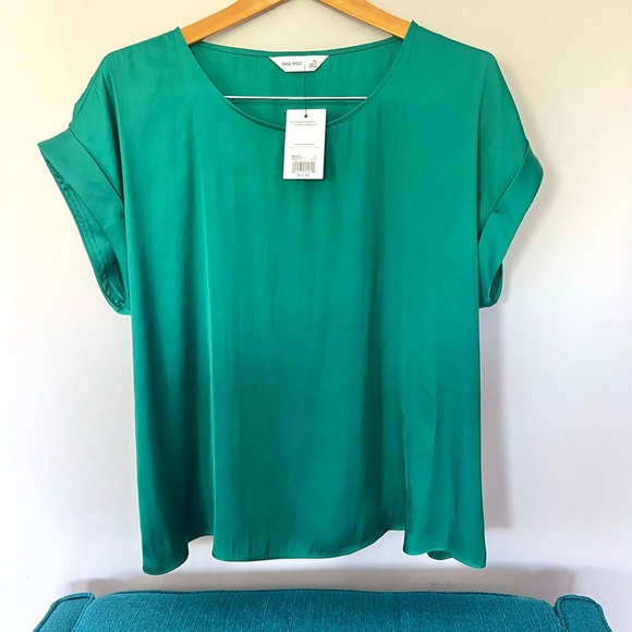 Nine West Tops - NWT Emerald Green satin blouse